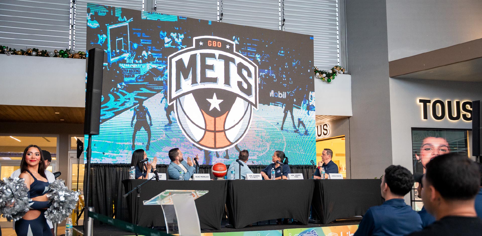 photo of a Guaynabo Mets press conference