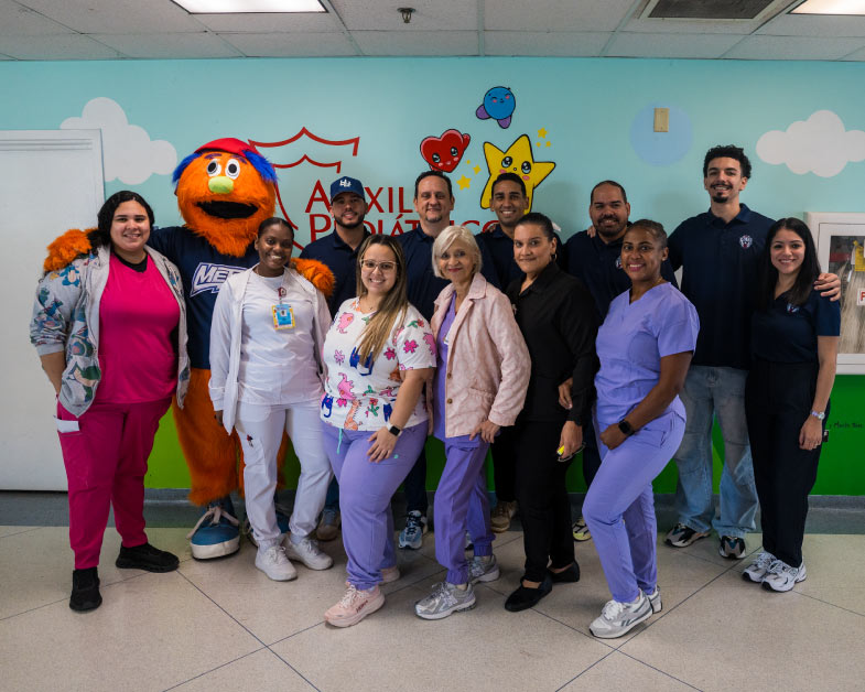 photo of the METS mascot and part of the team, with a group of nurses from the Pediatric Department of Auxilio Mutuo Hospital